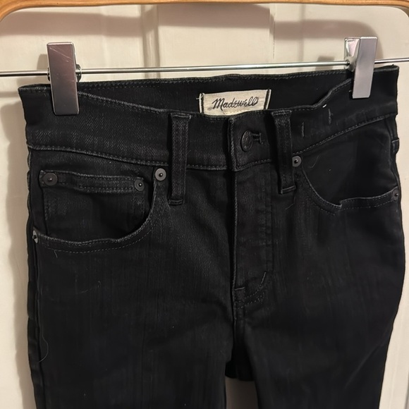 Madewell Petite Kick Out Crop Jeans in Black Rinse Wash - Picture 8 of 12